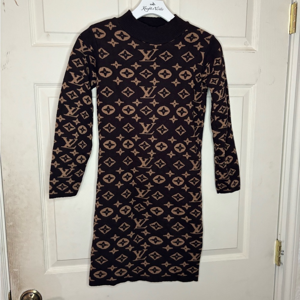 Short Louis Vuitton print dress